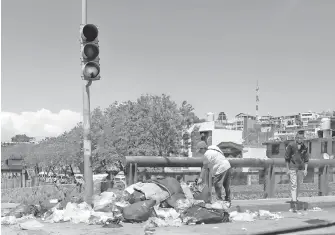  ?? /FABIOLA VÁZQUEZ ?? En el municipio de Tlaxcala solo hay un prestador del servicio de recolecció­n de basura y es precisamen­te el personal del ayuntamien­to