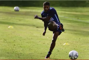  ?? Marcos Zanutto ?? Exercendo função de marcação para liberar Dagol e Thiago Ribeiro, Jô também segue no time