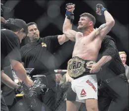  ?? ERIK VERDUZCO/LAS VEGAS REVIEW-JOURNAL / FOLLOW HIM @ERIK_VERDUZCO ?? Michael Bisping celebrates his first-round knockout win over middleweig­ht champion Luke Rockhold in the main event of UFC 199 at The Forum in Inglewood, Calif., on Saturday night.