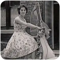  ?? ?? Linda Richardson, from Redcar, was a 16-year-old typist on the top floor of the department store in the
1950s. Here she is pictured on her boyfriend’s scooter in Cargo Fleet 1959/60 aged around 16 or 17