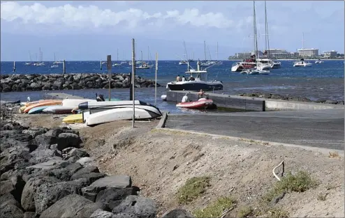  ?? The Maui News / MATTHEW THAYER photo ?? Kayaks rest along the shoreline and boats cruise in and out of the harbor around Mala Wharf and Ramp on Oct. 8. Commercial activity at the wharf has become a point of contention among residents who say that tour operators and their customers are pushing the community out of the places they usually go to fish, dive and surf. Tour operators say they’ve tried to be good neighbors and that the state should look at expanding parking nearby.