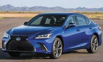  ??  ?? HYBRID LUXURY: The new ES 300h Lexus replaces the GS model