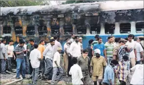  ??  ?? Railway workers and officials inspect the burnt coach of a passenger train at Nellor nearly 500 kilometres south of Hyderabad, India, Monday.