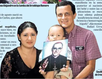  ?? AFP ?? Cecilia, Alejandro Rivas y el pequeño Luis Carlos, de tres años. Ella vive de milagro.