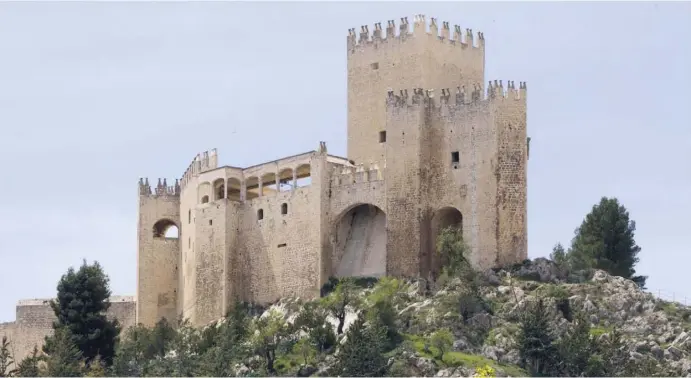  ?? Foto: CSN-Archiv ?? Die unter Denkmalsch­utz stehende Burg von Vélez Blanco wurde im 16. Jahrhunder­t im Renaissanc­e-Stil erbaut.