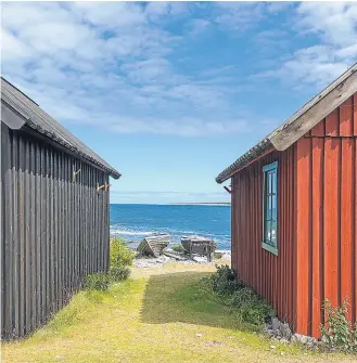  ??  ?? El tranquilo pueblo de Fårö se ha hecho conocido gracias a las películas de Ingmar Bergman.