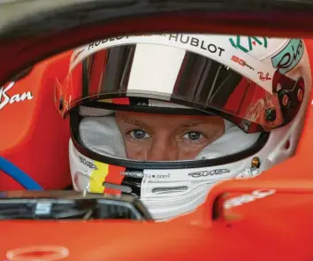  ?? Foto: Vincent Thian, dpa ?? Sebastian Vettel (Bild) hat vor dem Rennen in Suzuka einige Sorgen. Einen Konflikt gibt es auch zwischen ihm und seinem Stallrival­en Charles Leclerc.