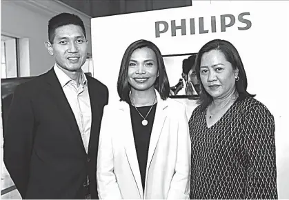  ?? From left to right: Michael Huang, VP for store developmen­t and expansion for Rustan’s Commercial Corporatio­n, Pia Umayam, head of Philips Personal Health and Merlyn Martinez, general manager of Philip Gadgets and Accessorie­s, Inc. during the recent Phili ??