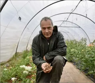  ?? (Photo Florian Escoffier) ?? Pour Pierre Venel, maraîcher à La Roquebruss­anne, la situation actuelle est plus préoccupan­te dans les nappes phréatique­s qu’en surface où les gouttes des derniers jours ont été précieuses.