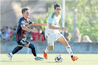  ?? ?? Javi Martínez se enfrentó al Huesca en pretempora­da con Osasuna Promesas.