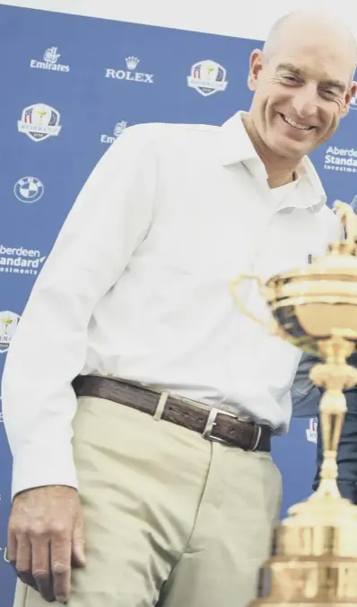  ??  ?? 0 Ryder Cup captains Jim Furyk of USA, left, and Europe’s Thomas Bjorn pose with the trophy at Le