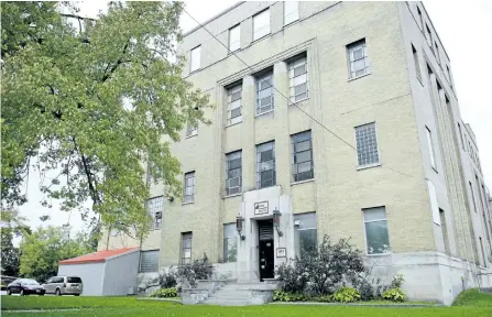  ?? JESSICA NYZNIK/EXAMINER ?? The former United Canadian Malt building at Park and Lansdowne streets, seen on Monday, has sold to Evergreen Leasing Inc.