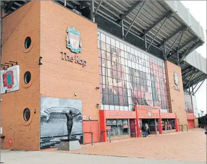  ?? F ?? Anfield Road se prepara con sus mejores galas para recibir al Atlético de Madrid en la vuelta de los octavos de la Champions