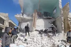  ?? — Reuters ?? People and civil defence personnel remove rubble as they look for survivors at a damaged site after an air strike on rebel-held Idlib city of Syria on Sunday.