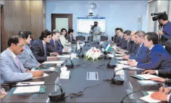  ?? -APP ?? Federal Minister for Planning, Developmen­t & Reform Makhdum Khusro Bakhtyar meeting with Deputy Prime Minister of Uzbekistan Rustam Azimov.