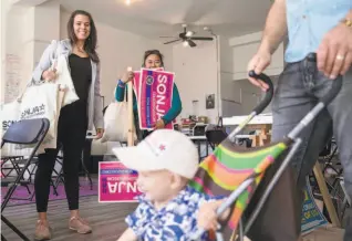  ?? Jessica Christian / The Chronicle ?? Board of Supervisor­s District Six candidate Sonja Trauss prepares to canvass with her 10-month-old son Anton, her husband, Ethan Ashley, and volunteer Marielou Pascua.