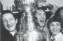  ?? THE CANADIAN PRESS FILE PHOTO ?? Walter, Wayne and Glen Gretzky celebrate after the Edmonton Oilers won their first Stanley Cup in 1984.