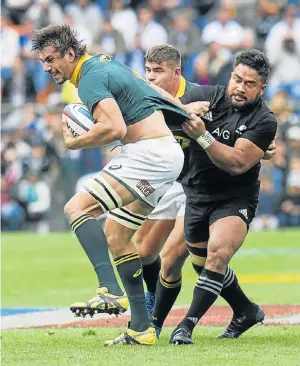  ?? Picture: GALLO IMAGES/GRANT PITCHER ?? POWERFUL DRIVE: Springbok captain Eben Etzebeth presses forward again as New Zealand’s Nepo Laulala tries to stop his progress