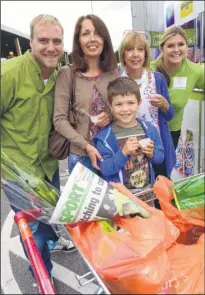  ?? Picture: Gary Browne FM3996445 ?? Chef Andy Dadge and Clara Mayer with shoppers Linda Spackman and Jane and Charlie Perham