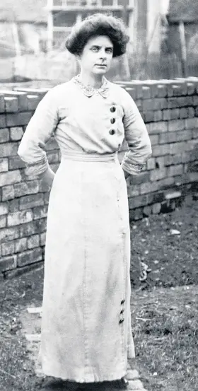  ??  ?? Edith Pegler, second wife of John Lloyd, alias George Joseph Smith the ‘brides-in-the-bath’ murderer, photograph­ed at her home in Bristol in 1915