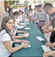  ??  ?? Votación. El PRI llevó a cabo ayer la elección de seccionale­s en nueve municipios