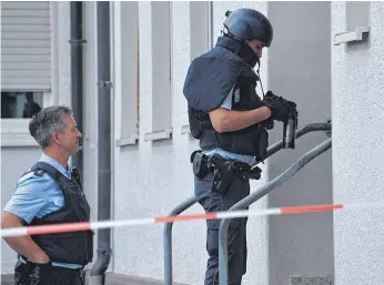  ?? ARCHIVFOTO: WEISS ?? Auf der Treppe zu seiner Erdgeschos­swohnung soll der Angeklagte seinen Kontrahent­en attackiert haben.