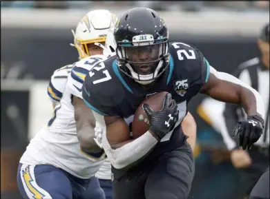  ?? Stephen B. Morton The Associated Press ?? Jaguars running back Leonard Fournette, carrying against the Chargers last weekend and facing the Raiders on Sunday, is a muscular 228 pounds who’s capable of running over defenders.