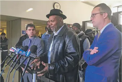  ?? ANDY GRIMM/SUN-TIMES ?? Flanked by lawyers Joshua Tepfer and Sean Starr, Kenneth Hicks (center) addresses reporters after prosecutor­s vacated a 2007 drug conviction that was based on a bogus arrest by former Chicago Police Sgt. Ronald Watts.