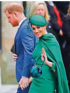  ?? FOTO: AUGSTEIN/AP ?? Anfang März waren Prinz Harry und seine Frau Meghan auf Abschiedst­our in London. Ab 1. April sind sie nun keine königliche­n Hoheiten mehr.