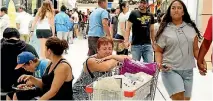  ?? PHOTO: DAVID WHITE/STUFF ?? Boxing Day sales kick off at St Lukes Mall in Auckland