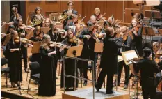  ?? Foto: Michael Hochgemuth ?? Unter Leitung von Dirigentin Carolin Nordmeyer spielte das Schwäbisch­e Jugendsinf­onieorches­ter im Kongress am Park.