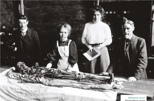  ??  ?? Skeleton crew
Margaret Murray (second left) pictured with a mummy in 1908. The Egyptologi­st drew parallels between the experience­s of First World War soldiers and the fate of Europe’s witches