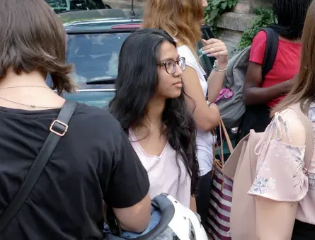  ?? (foto Sartori) ?? A scuola Farah, la diciannove­nne pachistana, ieri mattina si è presentata nella sua scuola di Verona per affrontare la Maturità