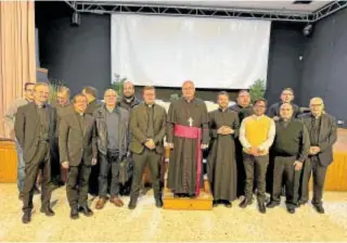  ?? // ABC ?? Francisco Cerro con sacerdotes de los dos arcipresta­zgos