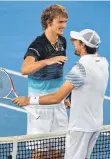  ?? FOTO: AFP ?? Nachtarbei­ter: Alexander Zverev (li.) und Jeremy Chardy.