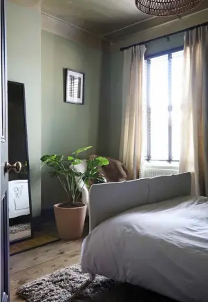  ??  ?? GUEST BEDROOM Above right Carmen wanted something a bit different so opted for a gold ceiling – it was a labour of love as the metallic paint was tricky to apply. The walls in a soft green, Alep by B&Q, complement it perfectly. The antique bed is from France