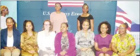  ?? ?? ‘Unsung Heroes’ author Bongekile Matsenjwa (2nd L) posing with US Embassy Public Affairs Officer Stephanie Sandoval (3rd L) and some women in the engineerin­g field.