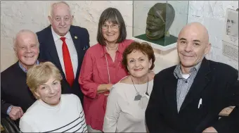  ??  ?? Penelope Hocking visits the Old Drogheda Society to see the death mask of John Boyle with Margaret Clinton, Noel Bailey, Old Drogheda Society , Donnacha Mac Raghnaill Chairman , Mary Mc Donnell,l Slane Historical Society and Brendan Matthews, Community...
