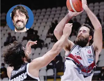  ?? CIAMILLO ?? Gigi Datome, 32 anni, al tiro. Nella foto piccola Andrea Meneghin, 46 anni