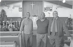  ?? MICHAEL SEARS / MILWAUKEE JOURNAL SENTINEL ?? Pastor Nathaniel Johnson Jr. (right) and Pastor Michael C. Champion Sr. (center), assisted by Wayne Holloway Jr. (left), will work together to hold a funeral service for Donald Franklin.