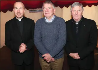  ??  ?? Fr Tony Gonoude, Hugh Gough and Bishop Smith pictured in Scoil Naomh Pio