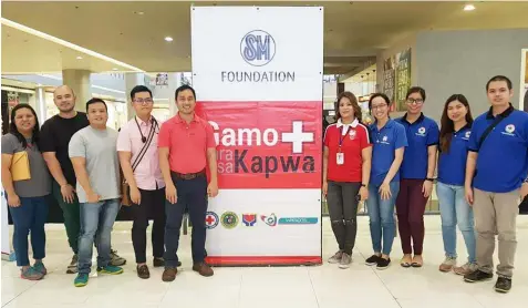  ?? Chris Navarro ?? GAMOT PARA SA KAPWA. First District of Pampanga Congressma­n Carmelo “Jon” Lazatin II and SM City Clark Public Relations Manager Vi Manalang join representa­tives of SM Foundation and volunteer doctors during Thursday’s Gamot para sa Kapwa medical mission at SM City Clark. —