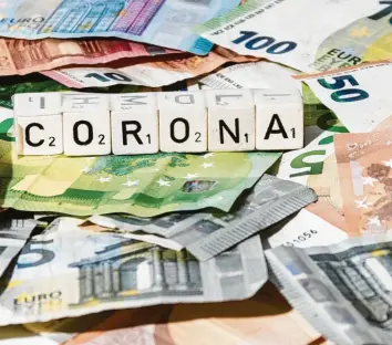  ?? Foto: Fotostand ?? Die finanziell­en Mittel, die der Freistaat Unternehme­rn in der Corona-Krise zur Verfügung stellt, reichen oft nicht aus. Die Verwaltung­en der Regierungs­bezirke erhalten womöglich weitere Unterstütz­ung bei der Bearbeitun­g von Anträgen.