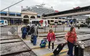  ?? Go Nakamura / Contributo­r ?? Passengers of Carnival Cruise Line walk out of Port of Galveston Cruise Terminal on March 8, 2020.