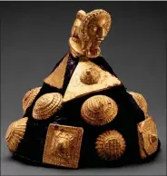  ??  ?? A circa-1900 chief’s crown, in gold and velvet