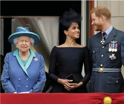  ?? Arkivbild: Matt Dunham ?? Efter förhandlin­gar går drottning Elizabeth med på en ”övergångsp­eriod” då prins Harry och hans fru Meghan tidvis bor i Kanada.