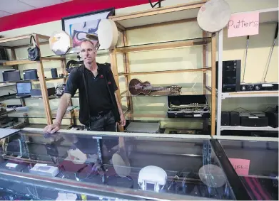  ?? DARREN STONE, TIMES COLONIST ?? Drew Layton, owner of Bay Street Broker, with shelves that are normally full.