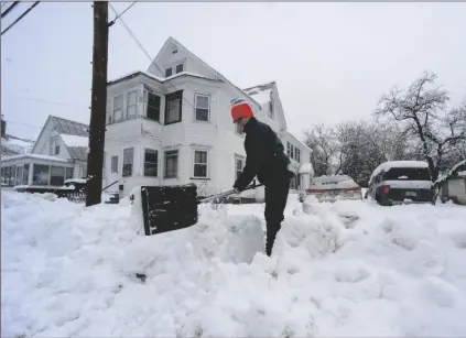  ?? KRISTOPHER RADDER/THE BRATTLEBOR­O REFORMER ?? ROCIO FRANCO, OF BELLOWS FALLS, SHOVELS THE SNOW from the open of her driveway on Saturday in Bellow Falls, Windham County, Vt.