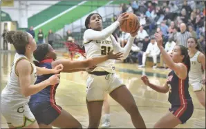  ?? Dan Watson/ The Signal ?? Canyon junior Kodia “Koko” Booker (21) drives through the lane during Wednesday’s CIF Southern Section Division 2AA quarterfin­al against La Salle at Canyon High School.