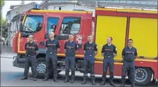  ??  ?? Sapeurs-pompiers Castelsarr­asin Moissac bien présents devant le monument aux morts